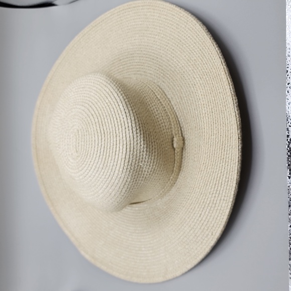 NINE‎ WEST SUN HAT. - Picture 5 of 5